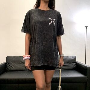 Unique acid washed‎ grey tshirt.